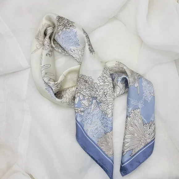 ✨Elegant Silky Scarf Blue Beige Floral Leaf Botanical Square Vintage Print Wrap✨ - Picture 3 of 5